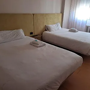 Apartamento Lyrioshomes Reyes Catolicos, Granada